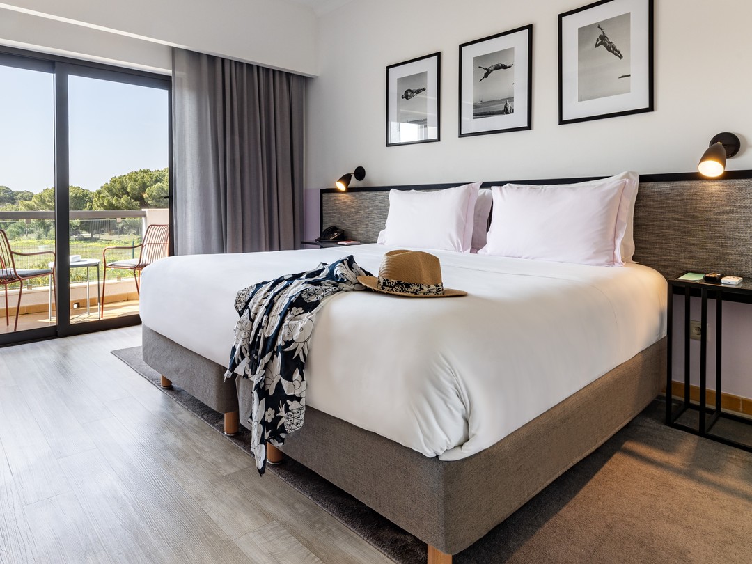 Dreamy double bedroom, en suite bathroom and separate living area! 🙌 Settle in to a relaxed evening in this serene and peaceful space 😌 ✨ #themagnoliaescape