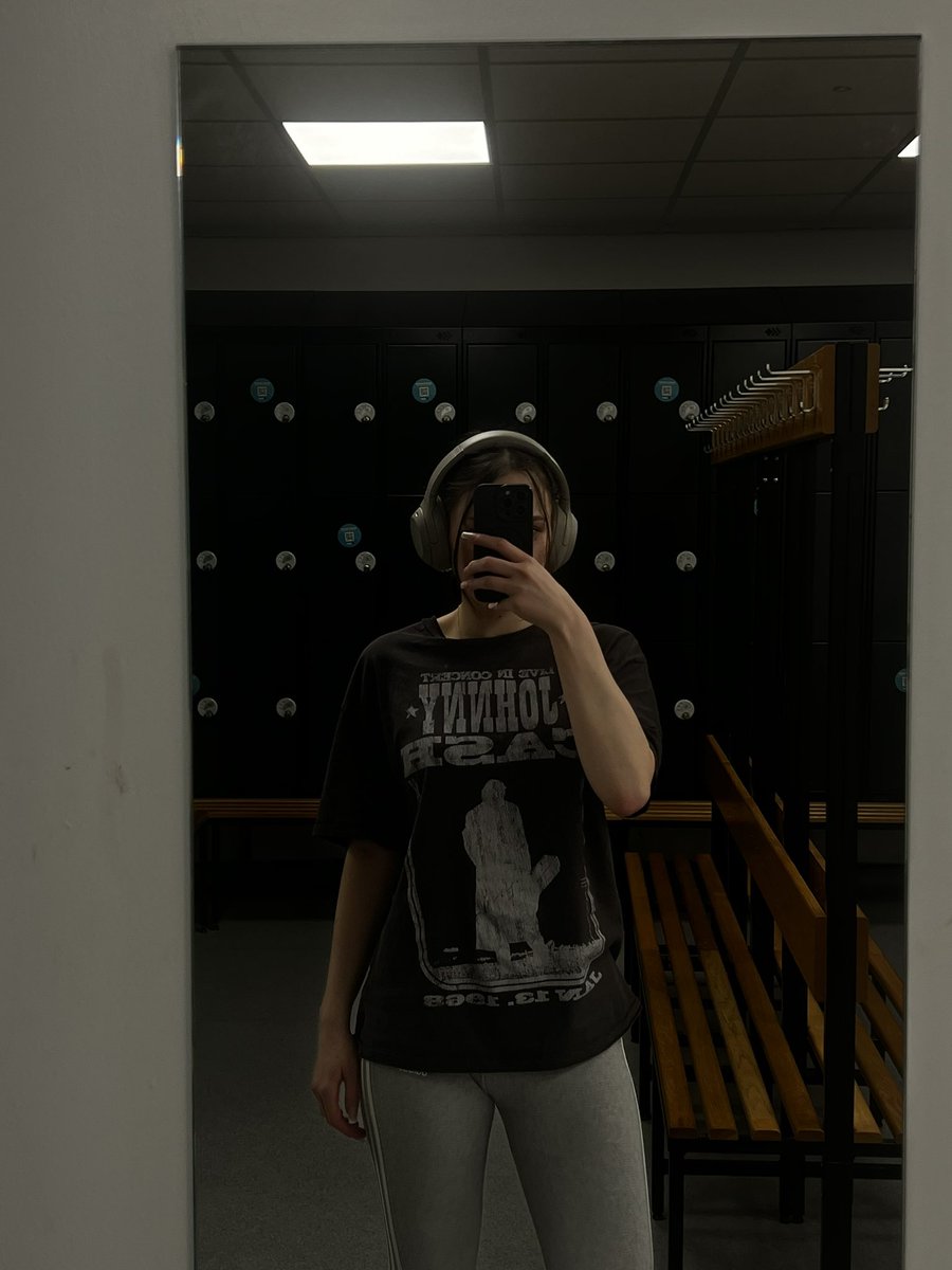 Pati767's tweet image. Another day at the gym 💪💪
#gym #workhard #selfimprovements #thursdayvibes #gymgirl