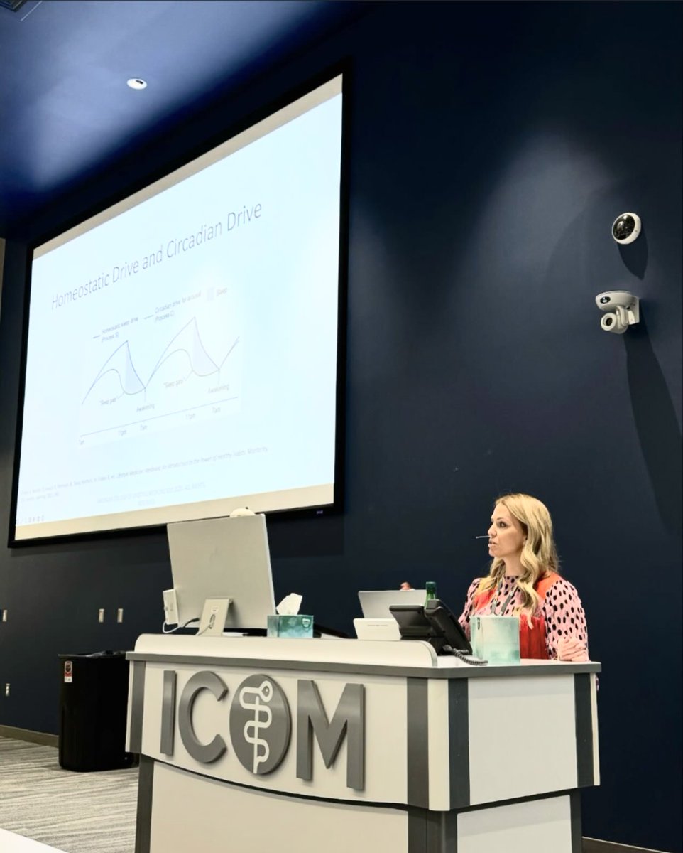 Did you know sleep has a substantial impact on your health? 😴 Dr. Sarah Davis, Associate Professor of Osteopathic Integration, recently gave #IdahoCOM students an informative talk on sleep, organized by the College's Lifestyle Medicine Interest Group.
