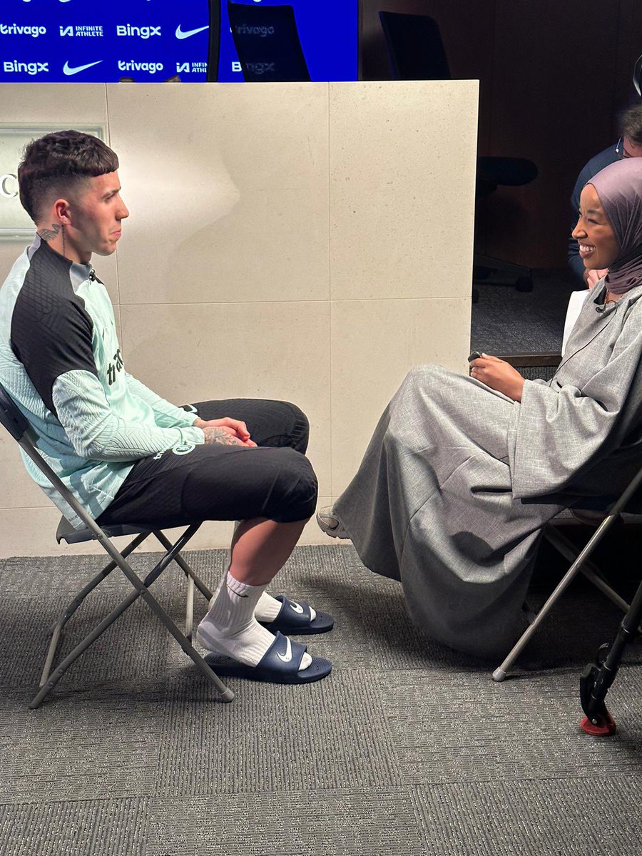 🔵 Refresh client @Fadumo_oo sat down with Chelsea midfielder Enzo Fernández ahead of their #PL clash with Manchester United. Catch it on @SkySportsNews!