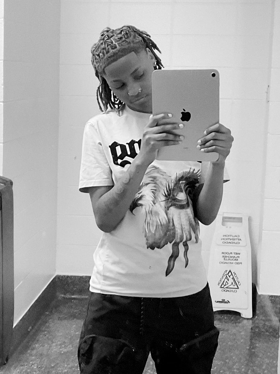 I b on my iPad Fucc da phone😂