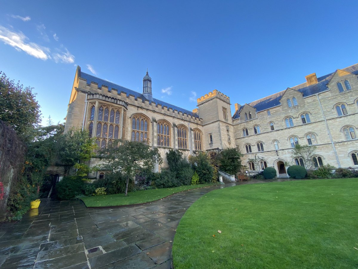 LostInLandmarks's tweet photo. @TeawithTolkien @ProjetoTolkien No worries!  It’s such a beautiful college if you can ever visit. They let us just wander inside but I’d love to do a proper tour! https://t.co/dQyZL6sm7l