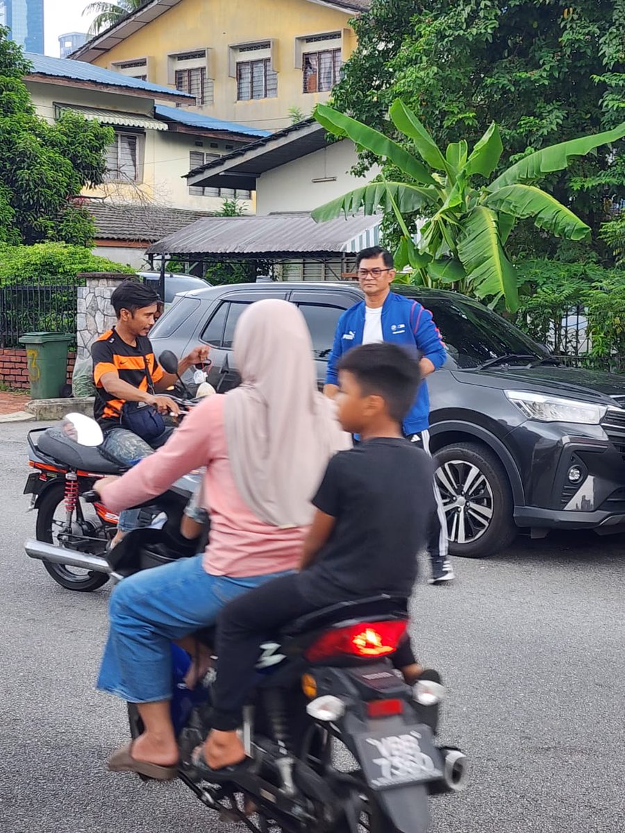 Mn13Official's tweet photo. Team Wagyu Master Malaysia kongsi rezeki Bubur Lambuk bersama warga sekitar Jln Raja Uda Kg Baru #Ramadhan #KongsiRezeki #WagyuMasterMalaysia https://t.co/hw011v5PGN
