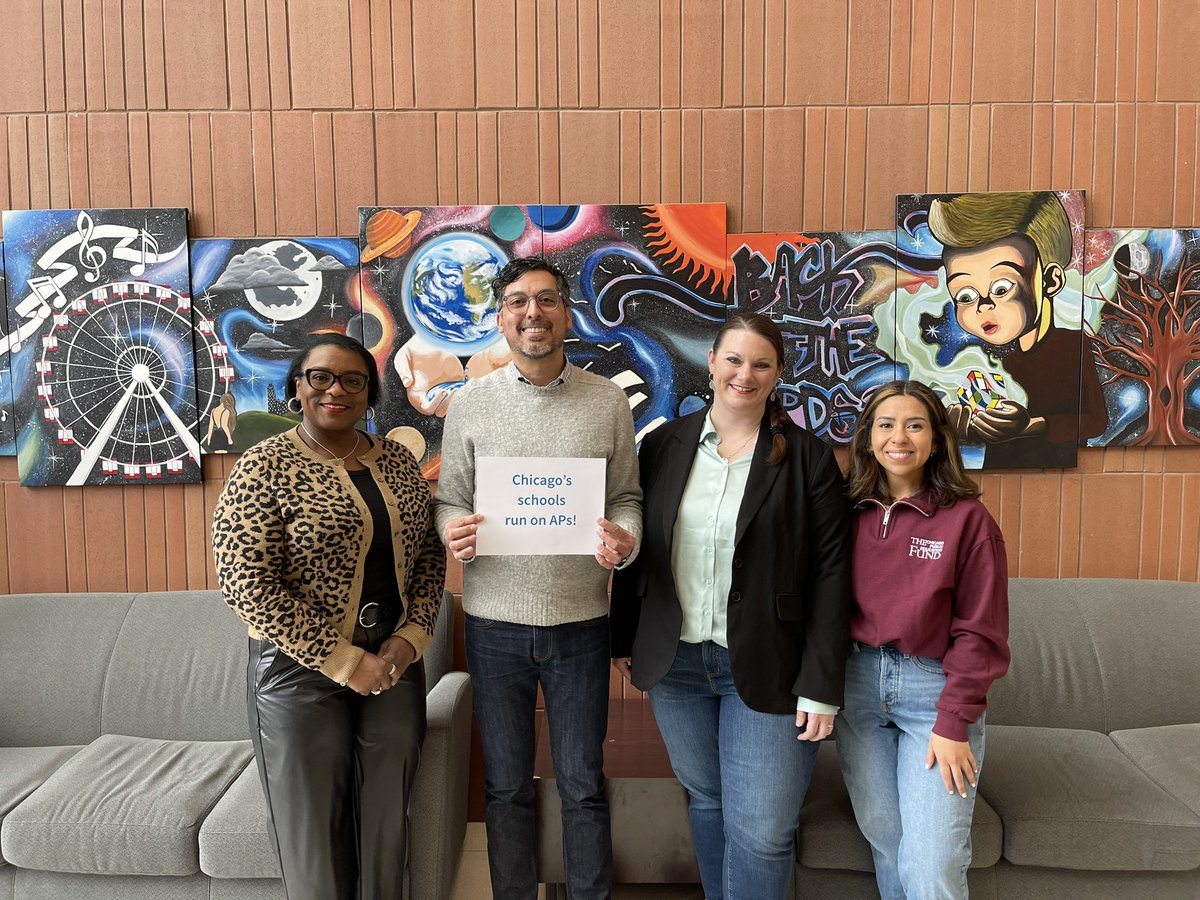 TheFundChicago's tweet image. It&apos;s Assistant Principal Appreciation Week! Our amazing fund members are helping APs city-wide stay energized with coffee and doughnuts!
#CPSrunsonAPs #APpreciationWeek