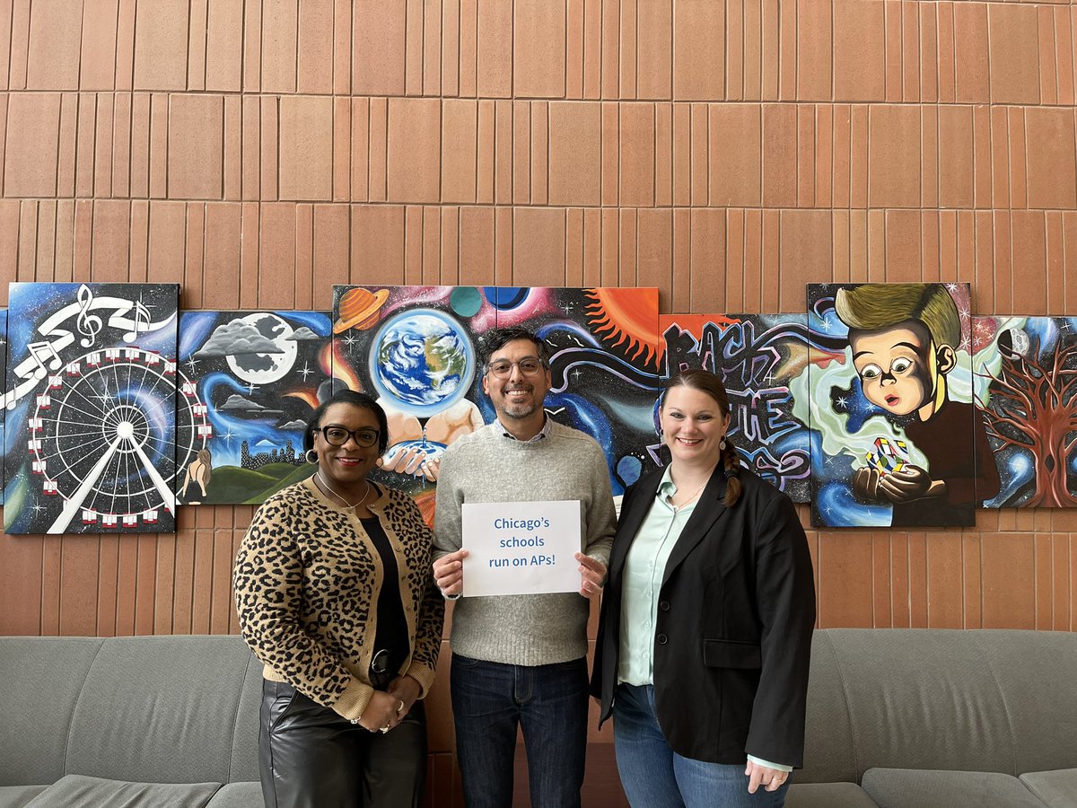 TheFundChicago's tweet image. It&apos;s Assistant Principal Appreciation Week! Our amazing fund members are helping APs city-wide stay energized with coffee and doughnuts!
#CPSrunsonAPs #APpreciationWeek