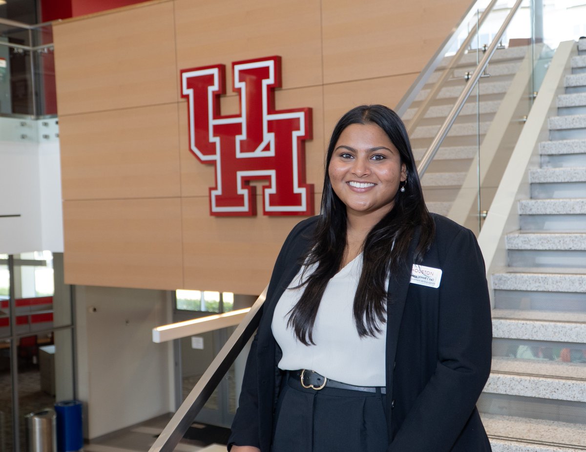 April is National Volunteer Appreciation Month. To celebrate, we're spotlighting volunteers who make a difference at UH! Check out this story featuring some of our most important volunteers: Advancement Ambassadors!