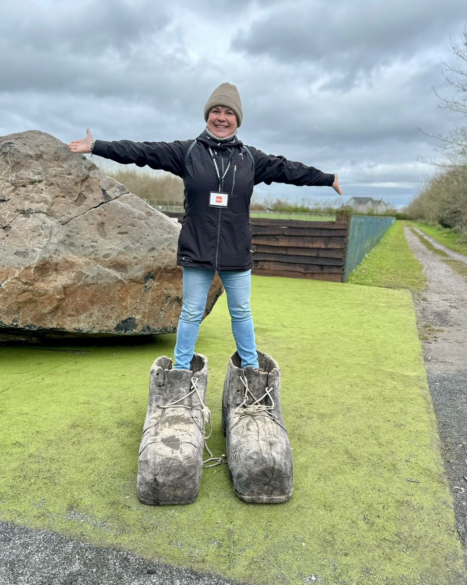 Here’s the woman of the hour! Well done Helen 👏 SO great to see kinship families enjoying a lovely, relaxing day at the farm at no cost & lunch provided. Thank you Hannah, Jade, Nicky, Kellyann, helping to create an encouraging atmosphere around thefamilies 🥰 @fosteringnet