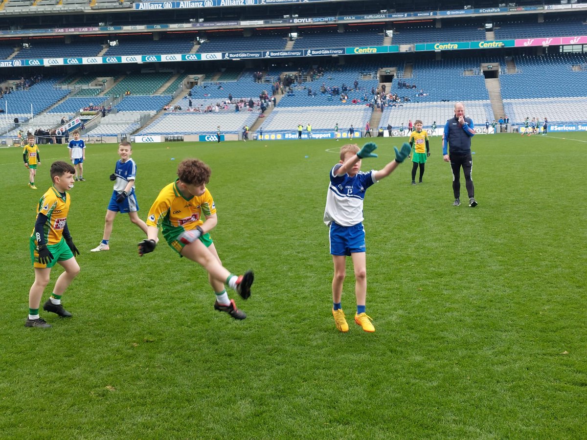 Heading home after an unforgettable journey with our incredible U11 footballers! Today will be etched in our memories forever, as our young champions showcased their talent and sportsmanship at the iconic Croke Park. Our gratitude to Connacht GAA, Croke Park & our beloved club.