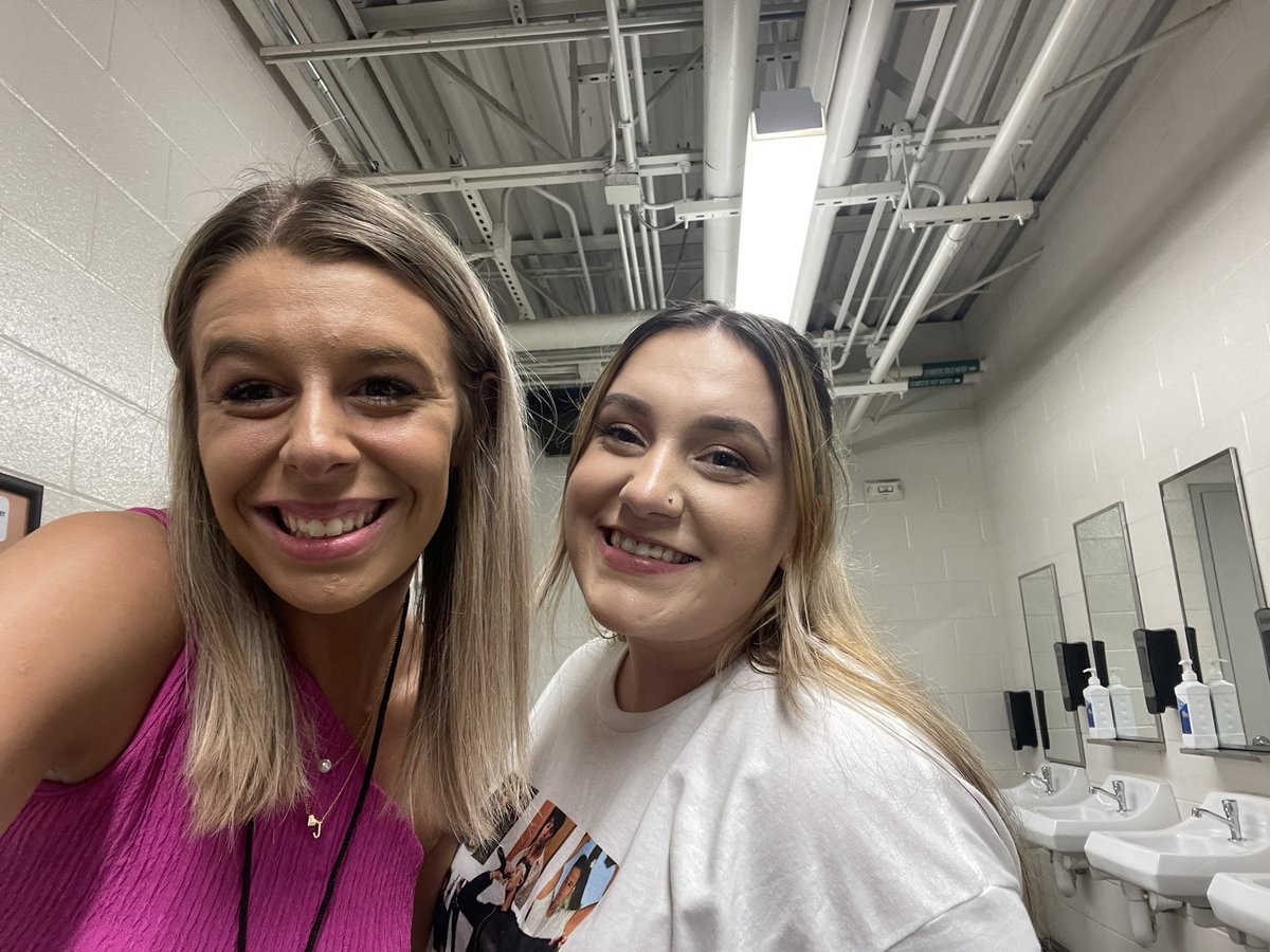 Addicted2Maslow's tweet image. Not enough pictures to explain how thankful I am for the memories and friends that @bigtimerush has given me. Happy BTR Day yall🩷