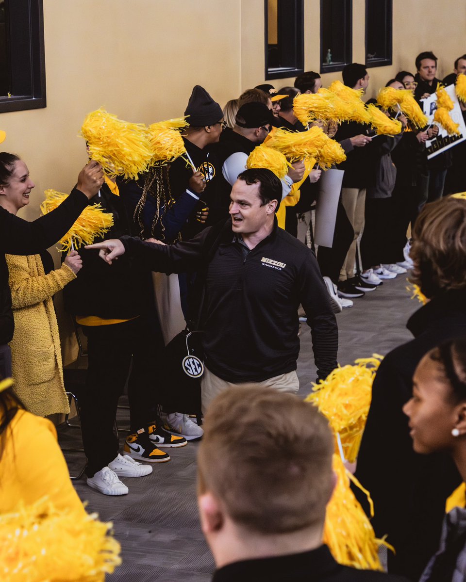 Sent off in style 🖤💛

#MIZ🐯