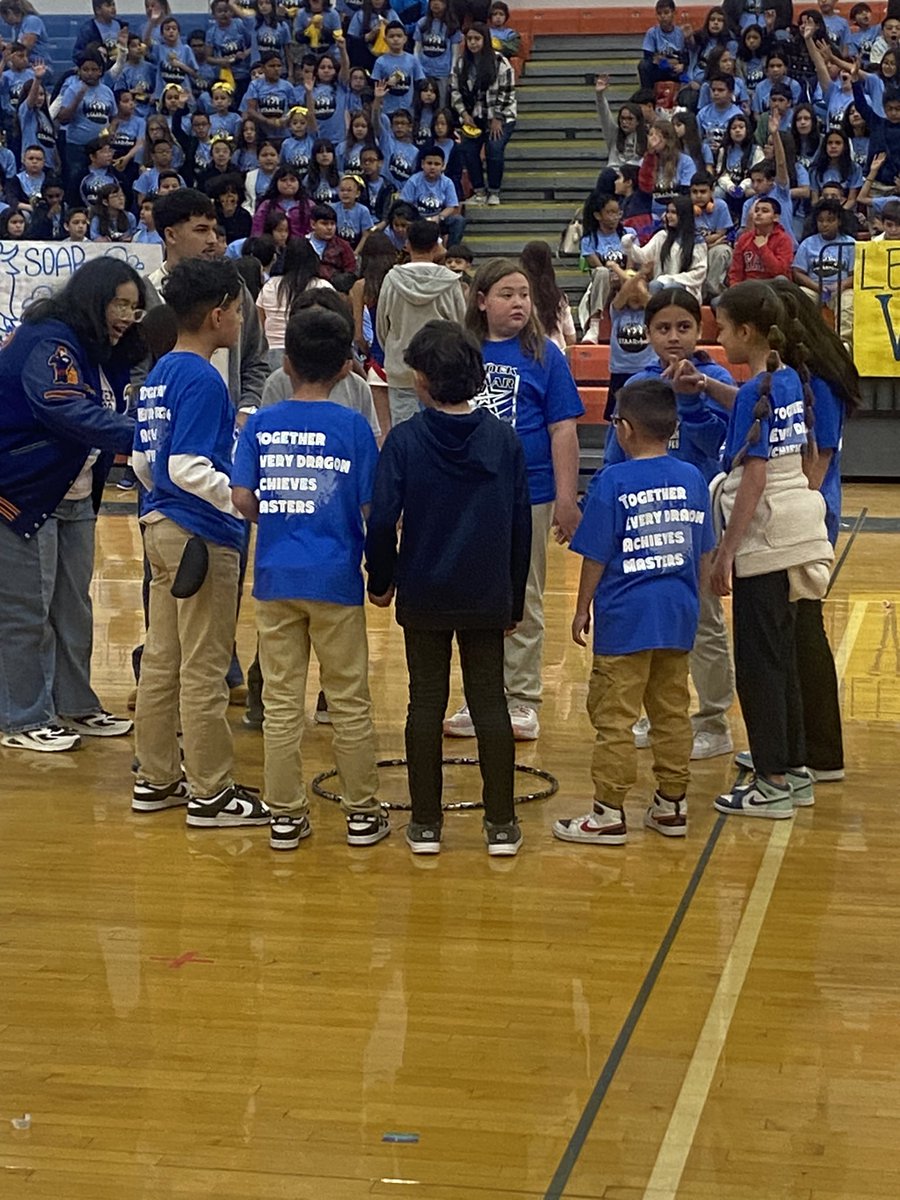 ⭐️@Americas_HS Feeder pattern STAAR pep rally was a blast! Our Dragons 💙♥️ it! Thank Ms Torres and @lvarela_AHS for organizing the event!⭐️ #TEAMDrugan @RAlva_JDS @cmercado_JDS @vesparza_JDS