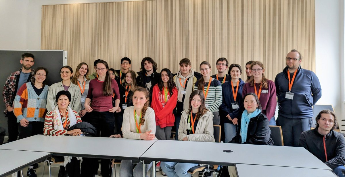 Max Planck Institute for Medical Research (@mpi_mr_hd) on Twitter photo Young researchers ahead! 👋Today junior researchers from the juFORUM-Congress 2024 visited our Institute - so delighted! Thank you for your interesting questions, and thanks to our scientists <a href="/MacherMeline/">Meline Macher</a> <a href="/AKGelmroth/">Ann-Kathrin Gelmroth</a> <a href="/scientific_ana/">Ana Yagüe Relimpio</a> and others who talked about their research! 💪 Young researchers ahead! 👋Today junior researchers from the juFORUM-Congress 2024 visited our Institute - so delighted! Thank you for your interesting questions, and thanks to our scientists <a href="/MacherMeline/">Meline Macher</a> <a href="/AKGelmroth/">Ann-Kathrin Gelmroth</a> <a href="/scientific_ana/">Ana Yagüe Relimpio</a> and others who talked about their research! 💪
