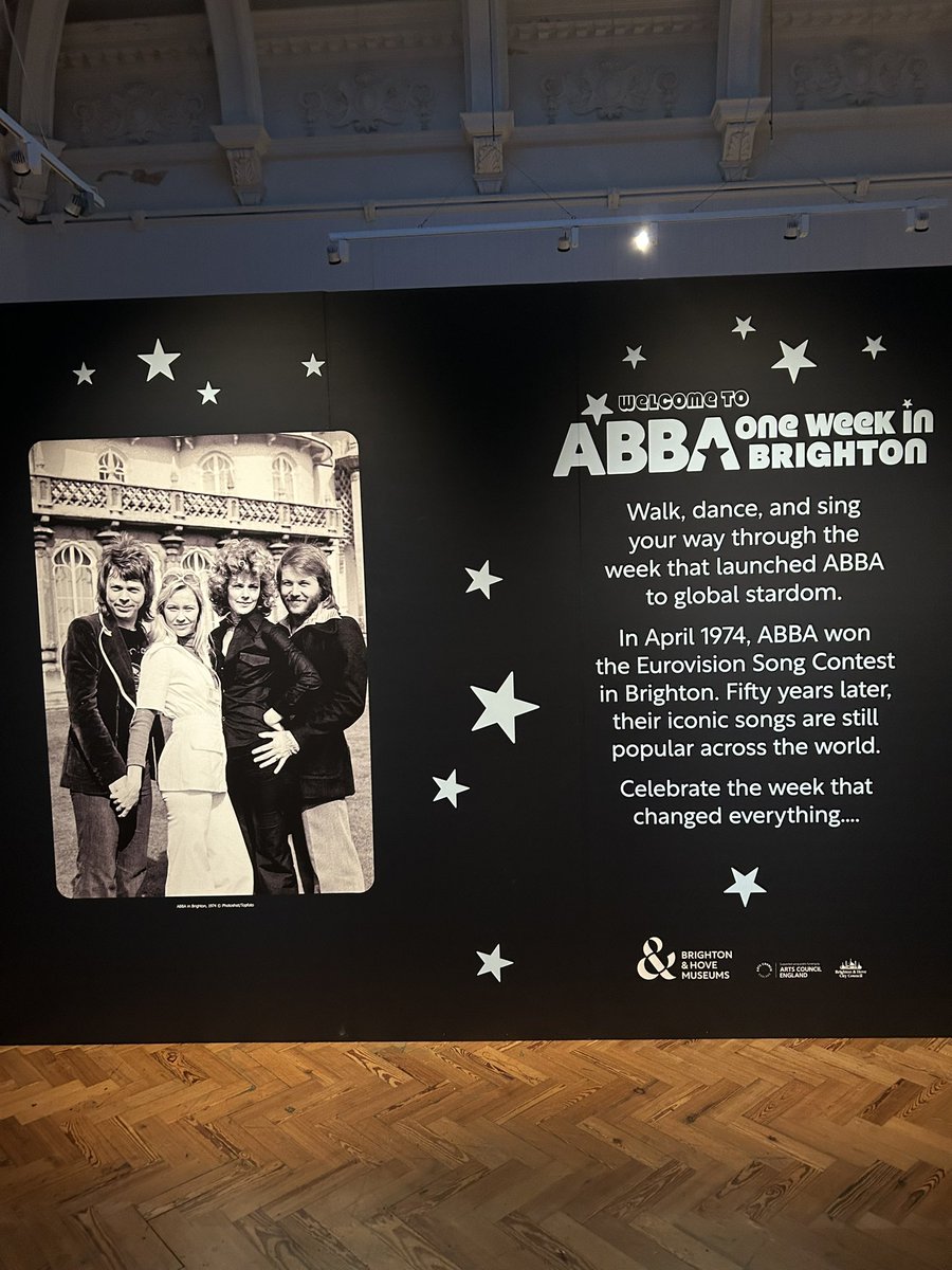 Blue @bbcmusicrs plaque unveiled @brightdome to mark ABBA @Eurovision win 50 years ago. This Saturday will be fun including @BrightonMuseums exhibition