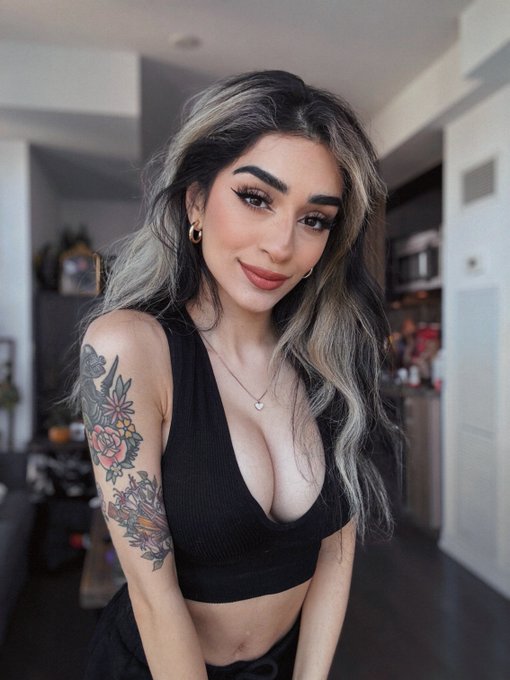 hehe hi https://t.co/pKs6YSqEL9<a href="/tag/twitchconeu"class="tags"><span>#twitchconeu</span></a>