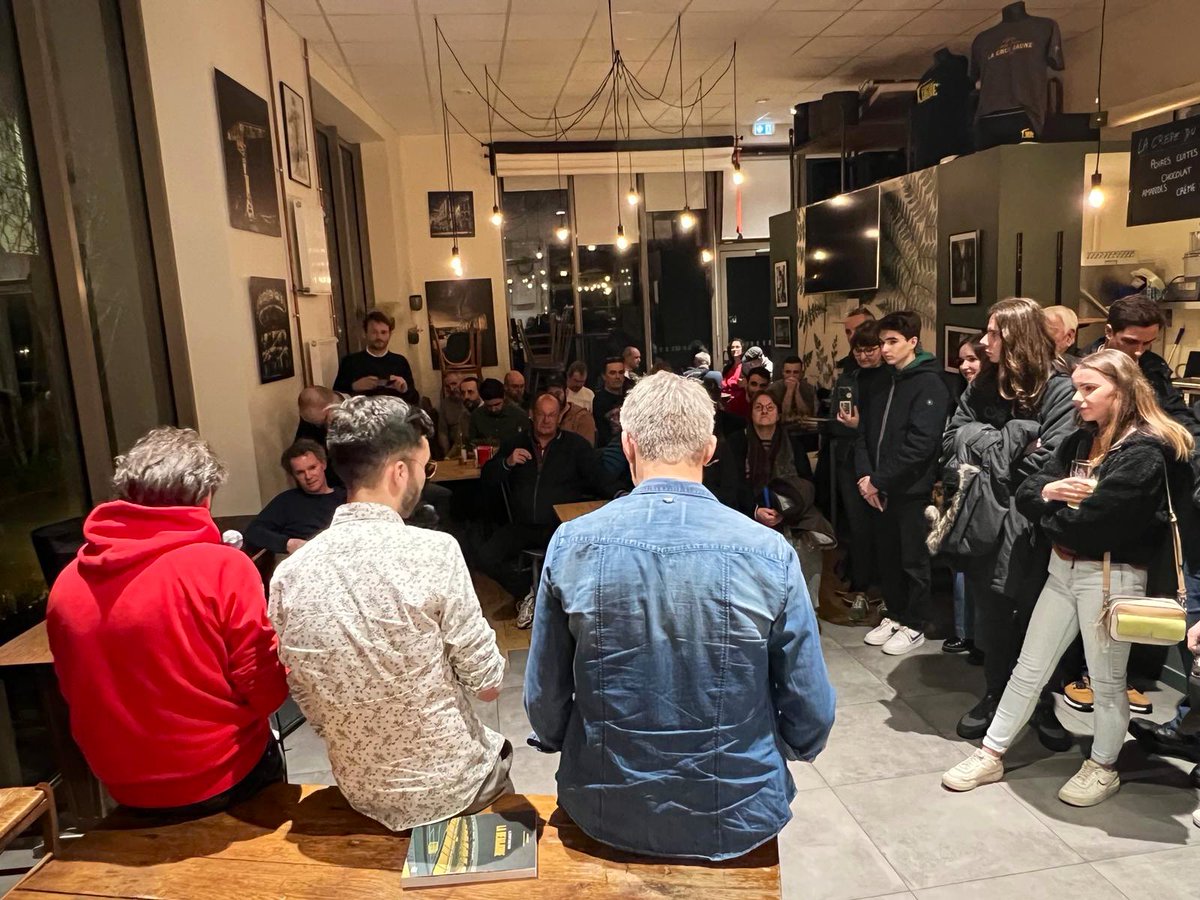 Une soirée inoubliable, hier soir, à la Grue Jaune, pour la grande première du livre « Il était une fois la Beaujoire », avec le préfacier <a href="/mickalandreau/">Mickaël Landreau</a> 🏟📚

Merci infiniment pour vos mots, votre soutien et votre passion…

L’histoire est entre de belles mains !  

#FCNantes
