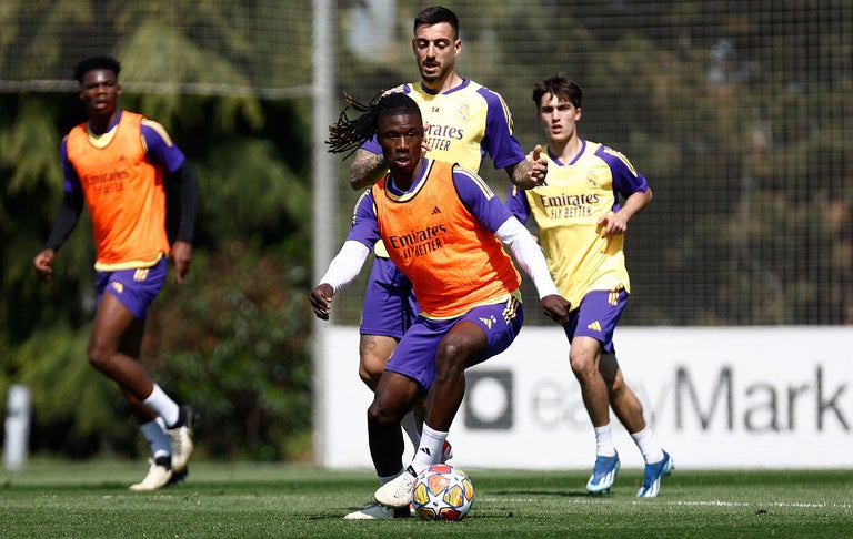 🏆⚽ Les joueurs ont continué à préparer le match contre Manchester City. Courtois et Alaba ont poursuivi leur processus de récupération. Ceballos a travaillé à l'intérieur des installations.