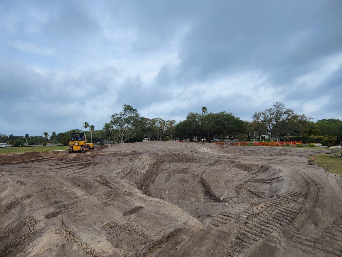 XGD_Systems's tweet image. There sure is a 'whole lotta SHAPIN goin on' 🎶 in these @dunedingolfclub pics with the 'killer' being Ron Hart, shaper extraordinaire! #shapeit #bunkers #tees #greens #ohmy #wehavethebeststaff