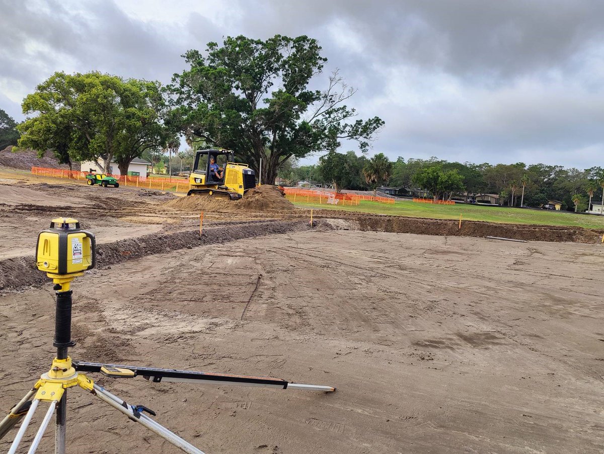 XGD_Systems's tweet image. There sure is a 'whole lotta SHAPIN goin on' 🎶 in these @dunedingolfclub pics with the 'killer' being Ron Hart, shaper extraordinaire! #shapeit #bunkers #tees #greens #ohmy #wehavethebeststaff