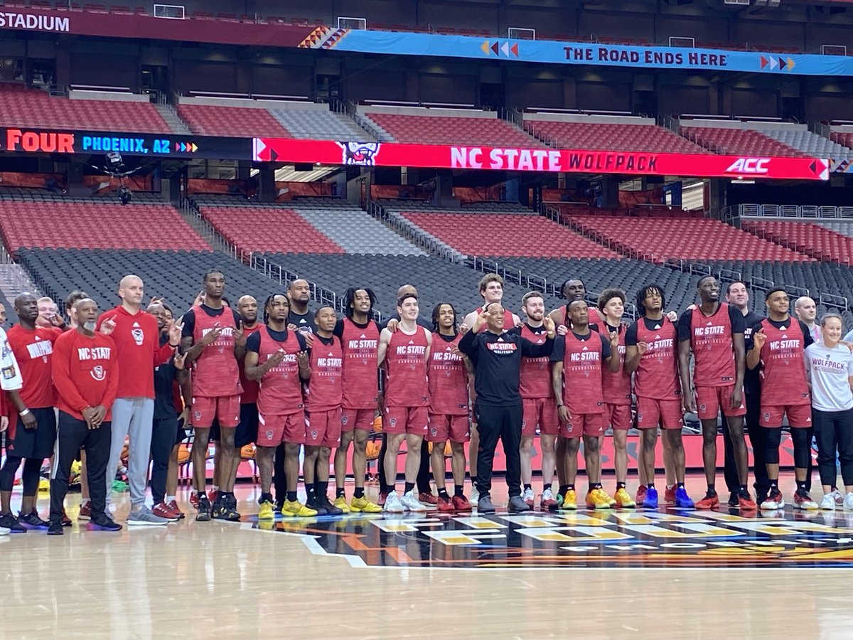 ACC and NCAA South Regional champs pose for team pic at the Final Four.