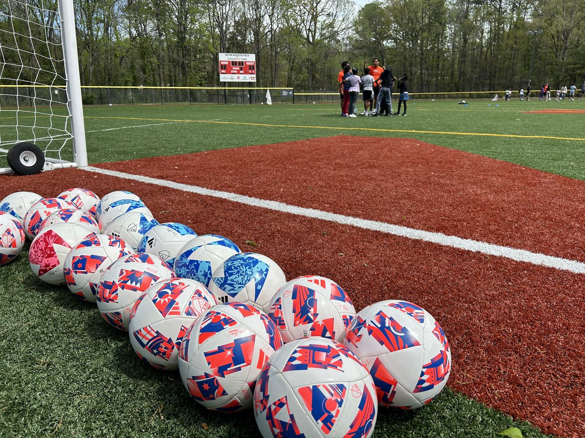 #GreatFutures in soccer!⚽️ Shoutout to our friends from @CharlotteFC for kicking it with our Oak Forest Club kids. #ForTheCrown