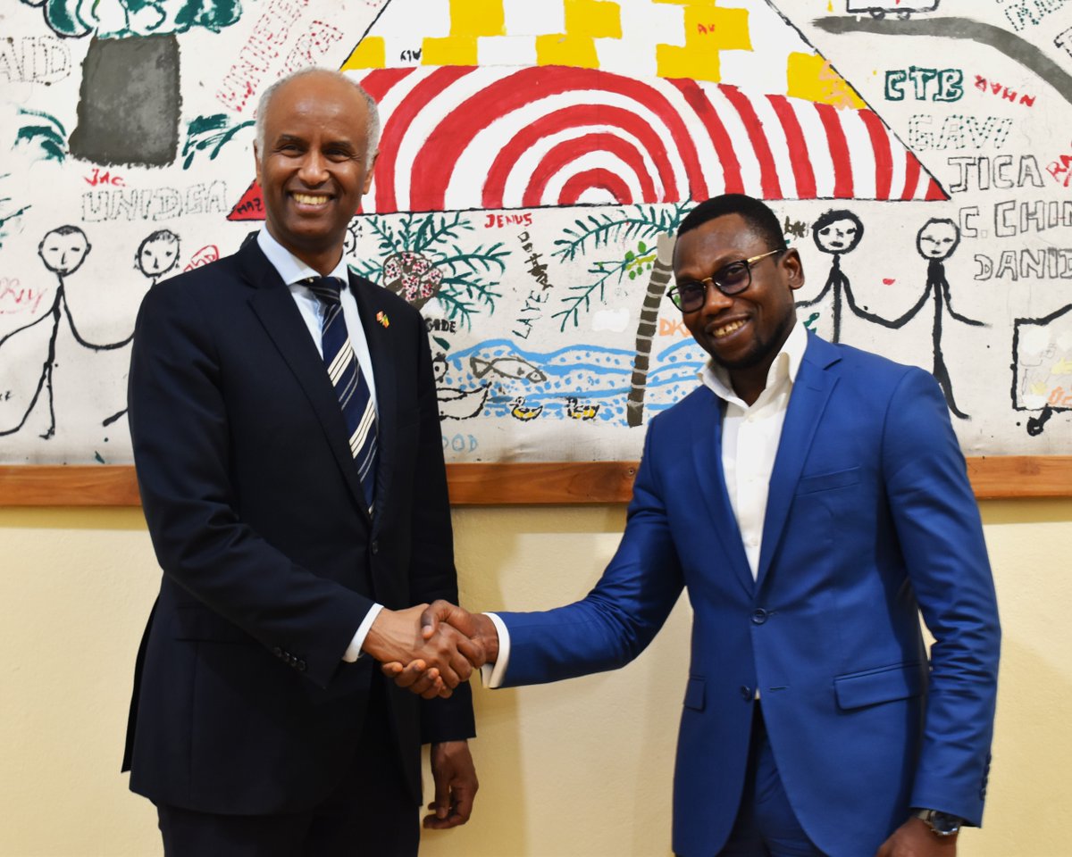 CanadainBenin's tweet image. We were honoured to welcome the Honourable Ahmed Hussen, Minister of International Development, to Benin! The visit was the opportunity to reiterated Canada's commitment to working in partnership with Benin for inclusive and sustainable development. 🇨🇦🇧🇯