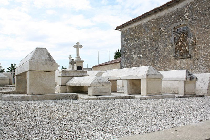 MonumentumFr's tweet photo. Cimetière autour de l'église à #Bignay (#CharenteMaritime) Cimetière autour de l'église (cad. B 1294) : inscription par arrêté du 24 avril 1954.
Suite 👉 https://t.co/7WfOErr5nq
#Patrimoine #MonumentHistorique https://t.co/ZSSZ3PHtgQ