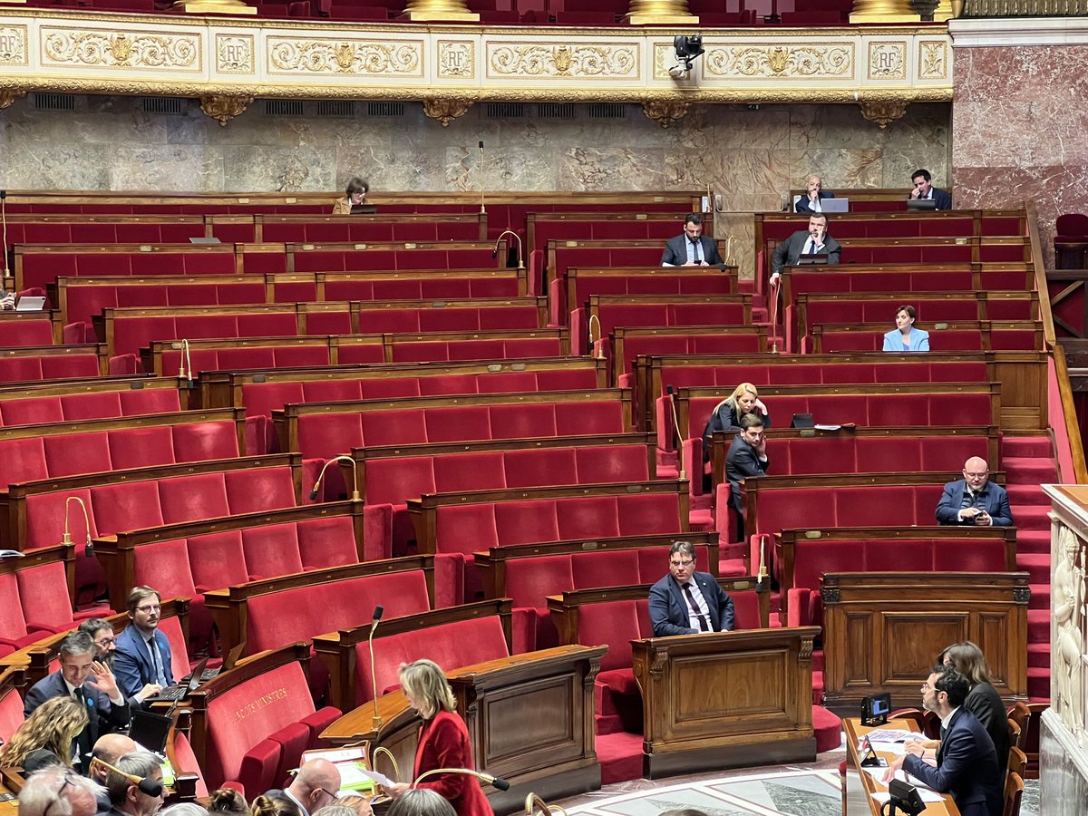 On parle de prix plancher pour garantir la rémunération des agriculteurs. Les bancs de la gauche sont pleins. Les bancs de la droite sont vides. Il n’y a PAS UN SEUL député LR. Il y a 11 députés RN sur 88. La droite n’en a rien à faire des agriculteurs.