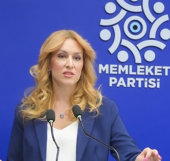 Memleket Partisi sözcüsü İpek Özkal istifa etti.