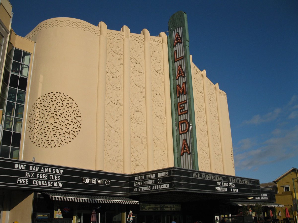 ExecutiveInnOak's tweet image. Movie night gets a retro twist at Alameda Theatre! 🎞️✨ Dive into the 1930s ambiance while enjoying modern hits. Perfect for cinephiles and history buffs alike! #AlamedaTheatre #RetroCinema #BayAreaMovies alamedatheatres.com/?utm_source=Tw…