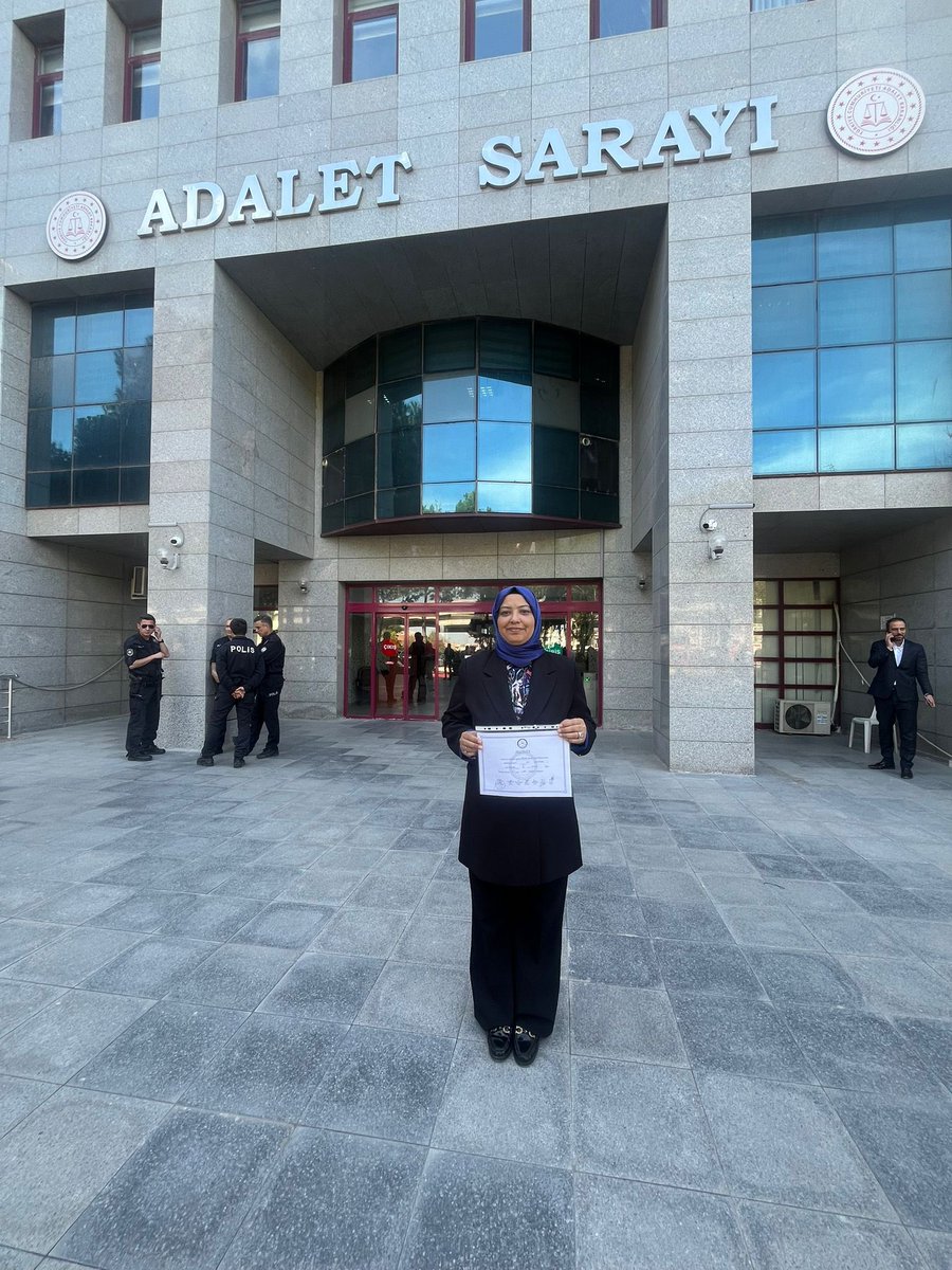 MeralCngz's tweet photo. Cumhur İttifakı Karesi Belediye Meclis Üyeleri olarak mazbatamızı aldık. Şehrimiz ve Karesi ilçemiz için hayırlı olmasını diliyorum. https://t.co/a36MFKJETT