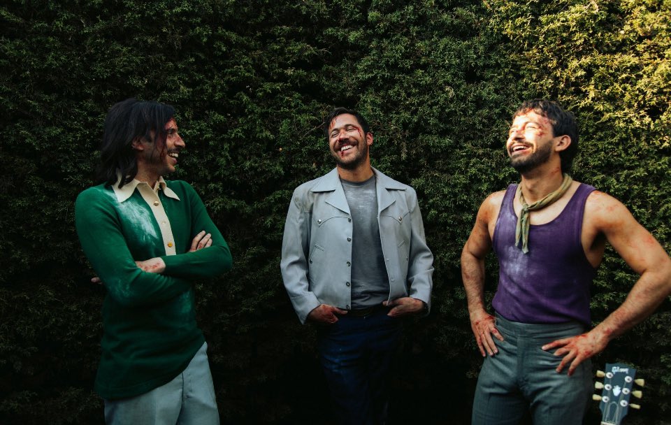 Shaggy, Fred y Daphne después atrapar al monstruo 🤭

Jk I’m so excited!!!!!  <a href="/LOSMESONEROS/">Los Mesoneros</a> 🙇🏻‍♀️🎧🎸