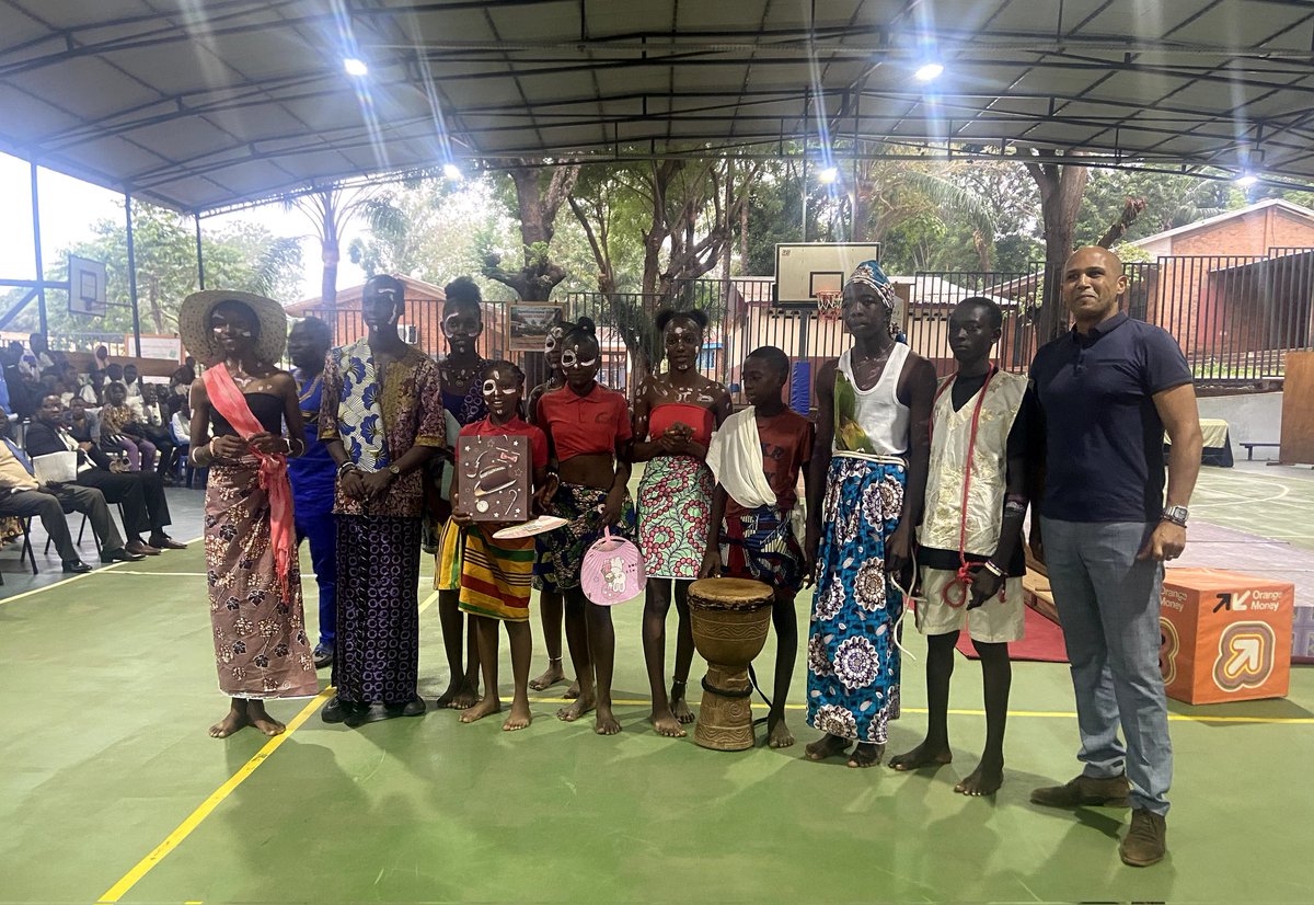 Hier, au LFCDG, cérémonie de remise des prix: Les lauréats de la Kota dictée et du temps des poètes ont été récompensés. Merci aux lycées partenaires et à tous nos sponsors qui ont contribué à la réussite de cette belle cérémonie. @FranceBangui @orange #BanguiMall