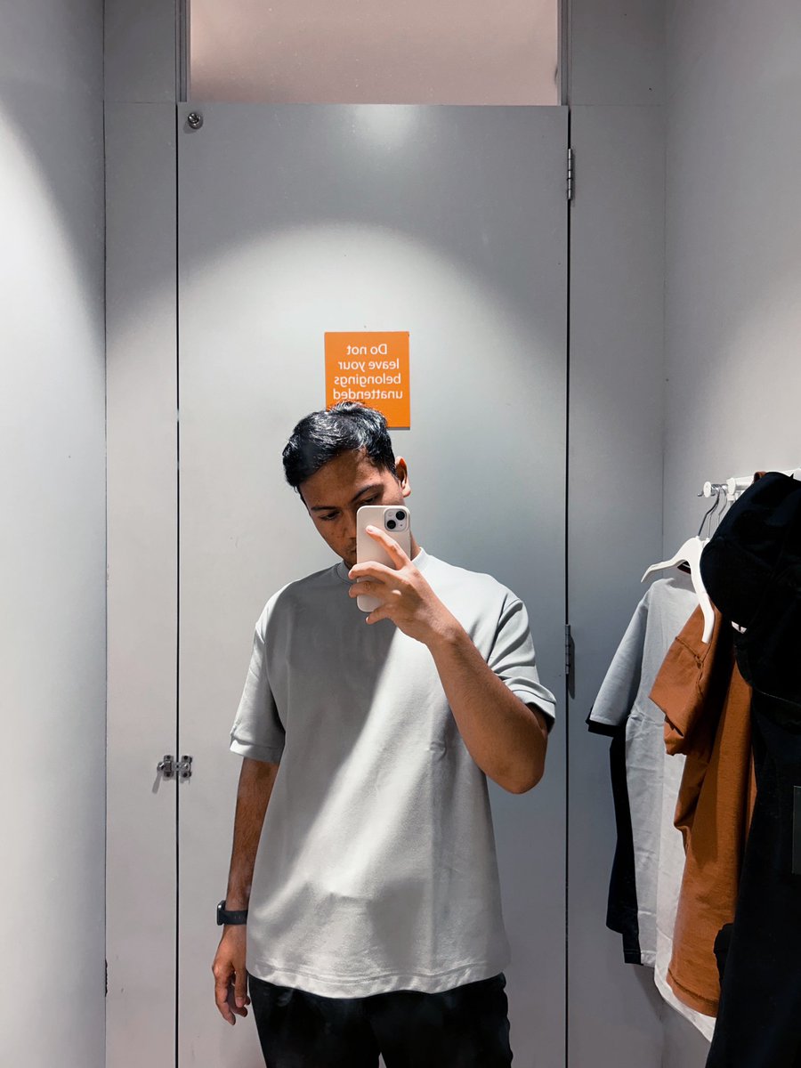 raiithm's tweet photo. mirror selca https://t.co/Z5eXtHLQlZ