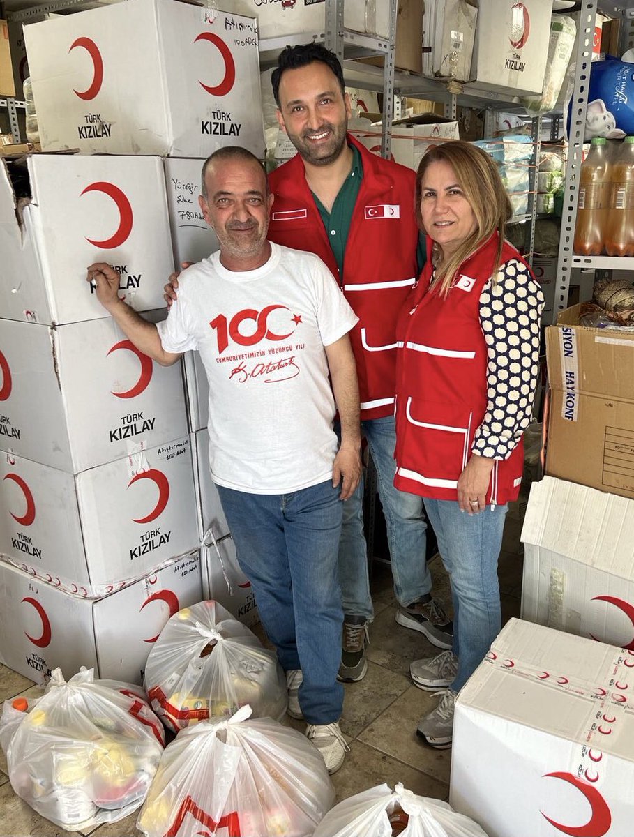 Yüreğir Kızılay  Kadın Teşkilat Başkanı Sn. Tülay Bolat’ın  ihtiyaç sahiplerine dağıtılmak üzere yapmış olduğu gıda paketi bağışından dolayı, kendisine  teşekkür ederiz. #iyiliksensizolmaz 🌙