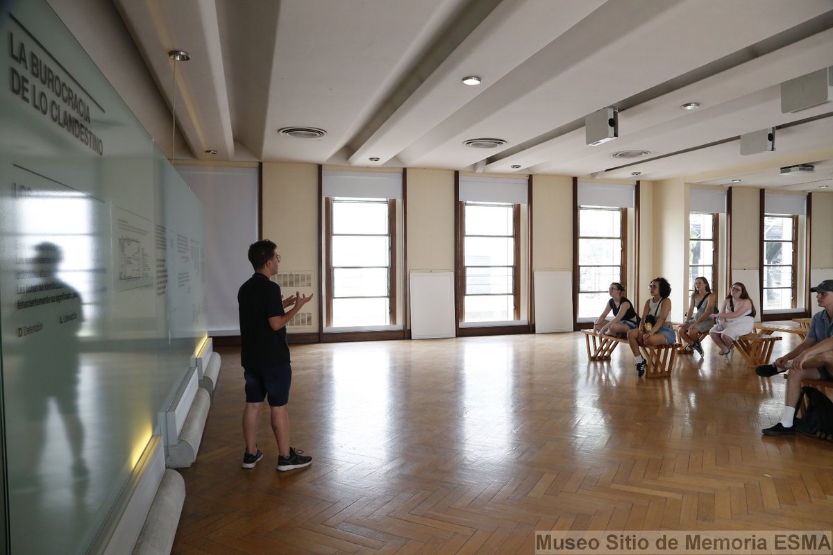 Un grupo de jóvenes estudiantes de la Universidad de Syracuse, de los Estados Unidos, visitó el Museo Sitio, como parte de un viaje de estudios realizado a través del programa de intercambio de la Facultad Latinoamericana de Ciencias Sociales (FLACSO). @FLACSOARGENTINA