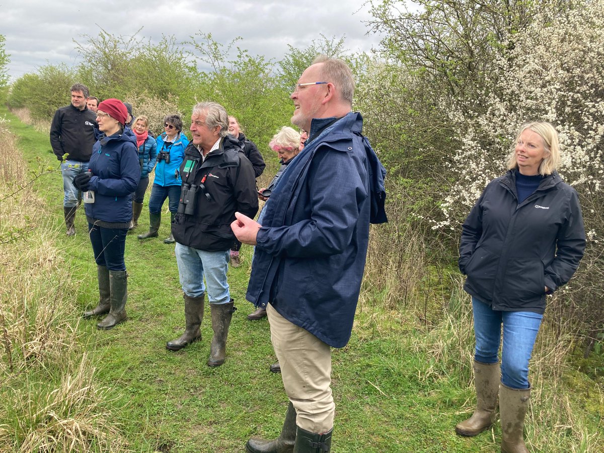 Area team at Strawberry Hill Farm, Beds, this week with a cast of wildlife champs inc @TonyJuniper @CraigBennett3 @BrianE_Cambs Land has developed into a rich scrub habitat supporting abundant wildlife. Need these places to power nature recovery! @wildlifebcn