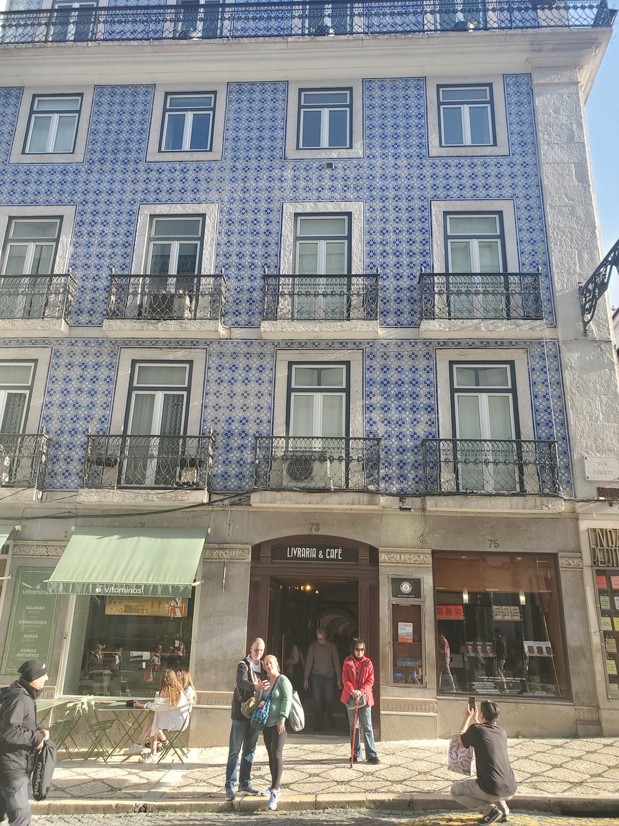 Cinco librerías que vale la pena visitar en #Lisboa es.hoteles.com/go/portugal/li…