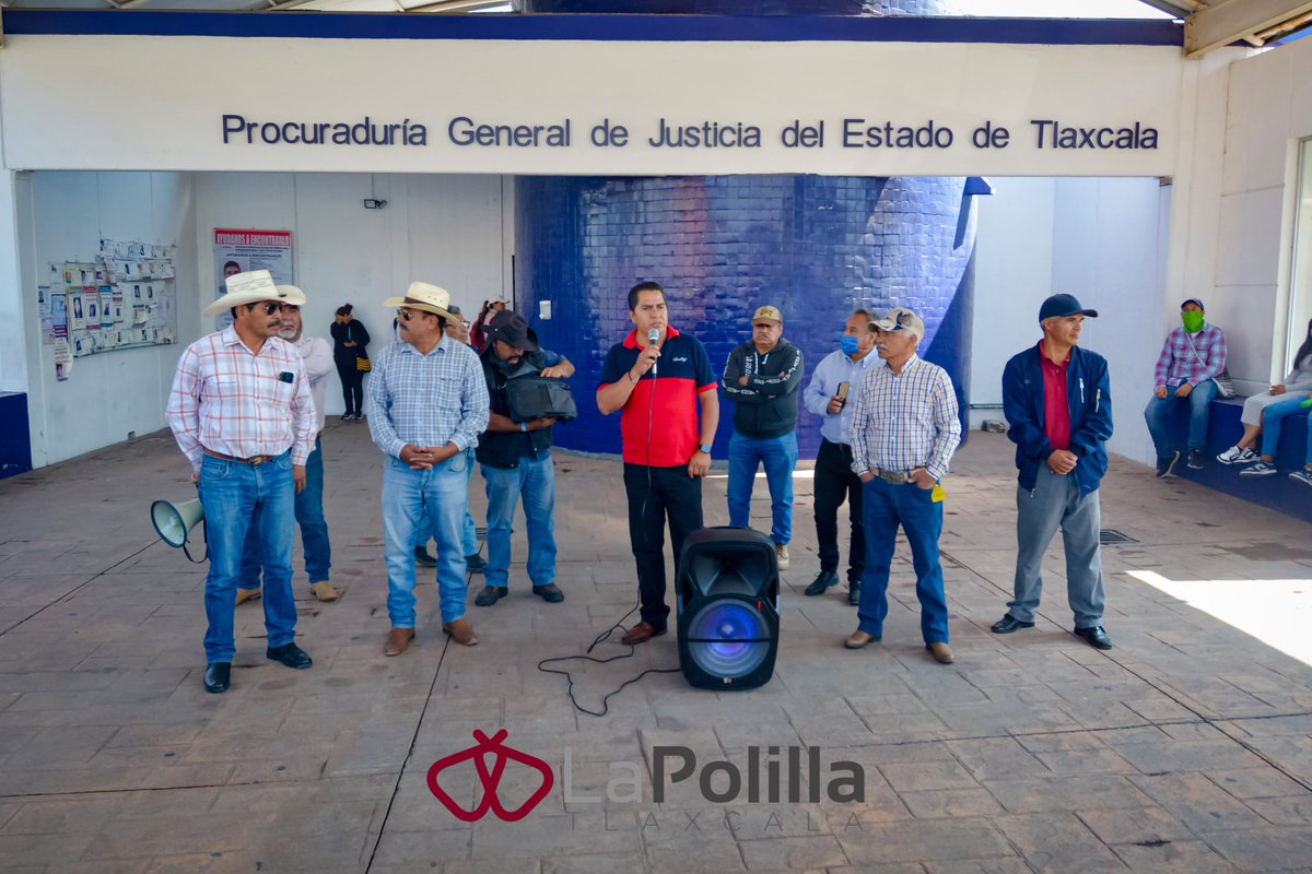 LaPolillaMX's tweet image. ⚠️⚠️⚠️Campesinos en #Tlaxcala exigieron justicia por robo de ganado frente a la #Procu. 
Se preparan para marcha el 09 de abril 🚶‍♂️🐄…Piden agilizar respuestas en más de 24 investigaciones 📚. 

📸Edgar Hernández / EsImagen Tlaxcala #LoVíEnLaPolilla✍🏻
