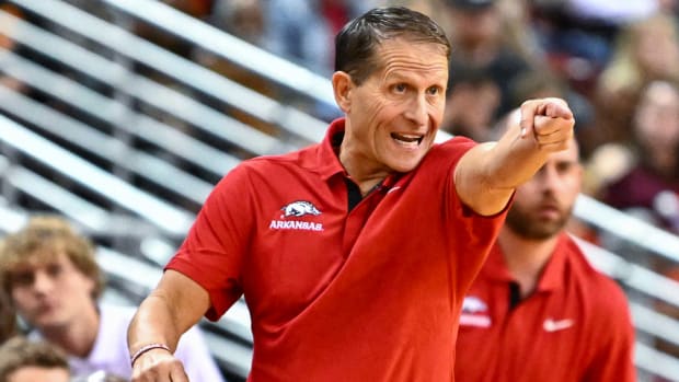 USCHoopsdotcom's tweet photo. Eric and Danyelle Sargent Musselman are flying to Los Angeles tonight for the formal announcement that Eric Musselman will be named as the new head men's basketball coach for the USC Trojans.
https://t.co/p7EtxsZxRX https://t.co/xbLU01Fmmy