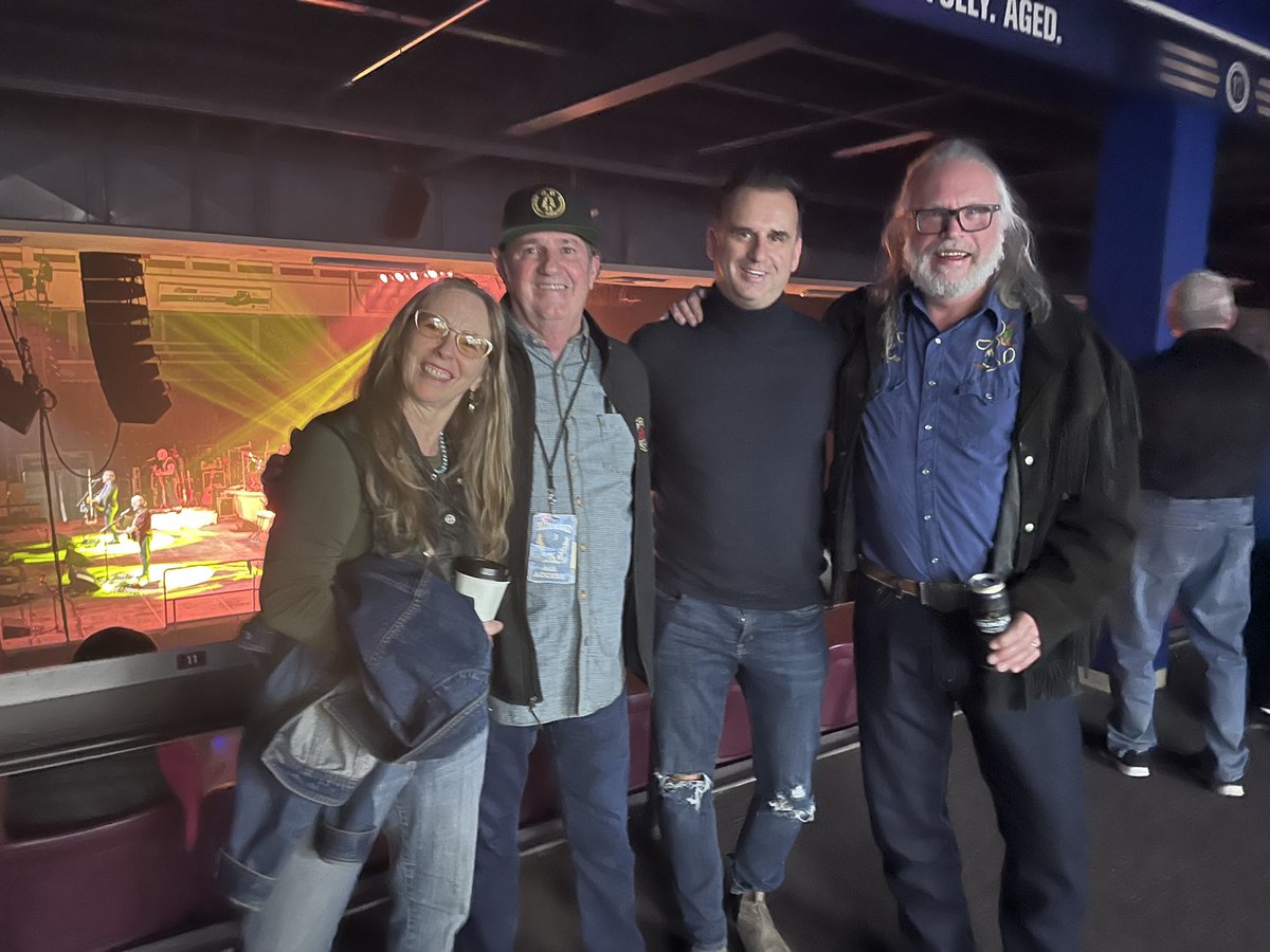 Since #BlueRodeo is trending today here’s a shot from a @PtboMemCentre show hanging with the legend @washboardhank1