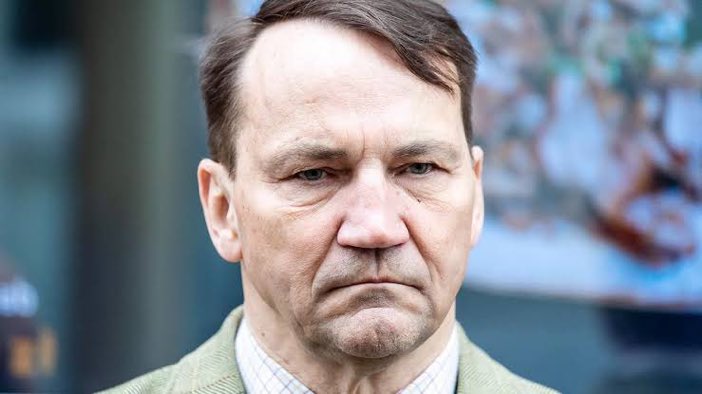 ilpolitico_web's tweet image. “Non consiglio a Putin di attaccare la NATO, perché siamo 20 volte più ricchi e la Russia perderà, proprio come l’Unione Sovietica ha perso durante la Guerra Fredda”.

- Ministro degli Esteri polacco 🇵🇱