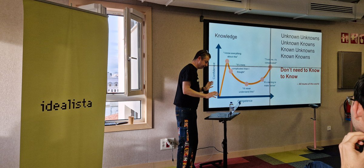 MadridDevops's tweet image. Comenzamos la segunda charla del día  con @ipedrazas sobre GenAI para DevOps y plataforma. Y también  vamos a hablar de pantalones  parece  :) #madrid_devops