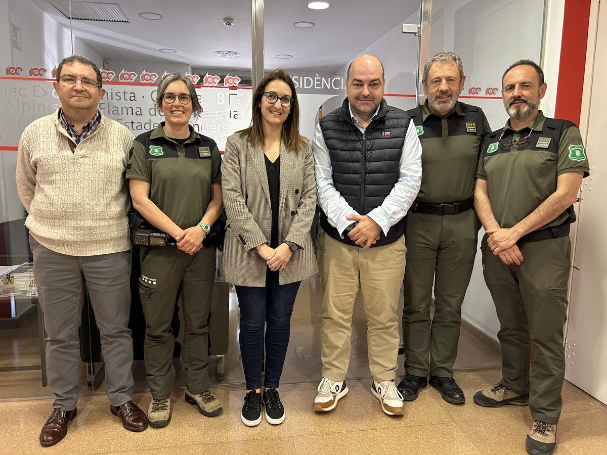 Trobada amb els @agentsruralscat a la seu de la #FEEC per a seguir treballant per a la seguretat i la conservació a la muntanya 🌲🌲🌲

#sentlamuntanya #sommuntanya #somnatura