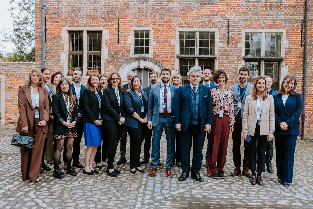 #DSA compliance monitoring at full speed🔎 #DataAccess for researchers is key — that is why we launched an inquiry on all platforms and opened 3 cases on this issue. Productive discussion today in Leuven🇧🇪 w/ 🇪🇺 & 🇺🇸 #researchers on opening up the black box of online platforms.