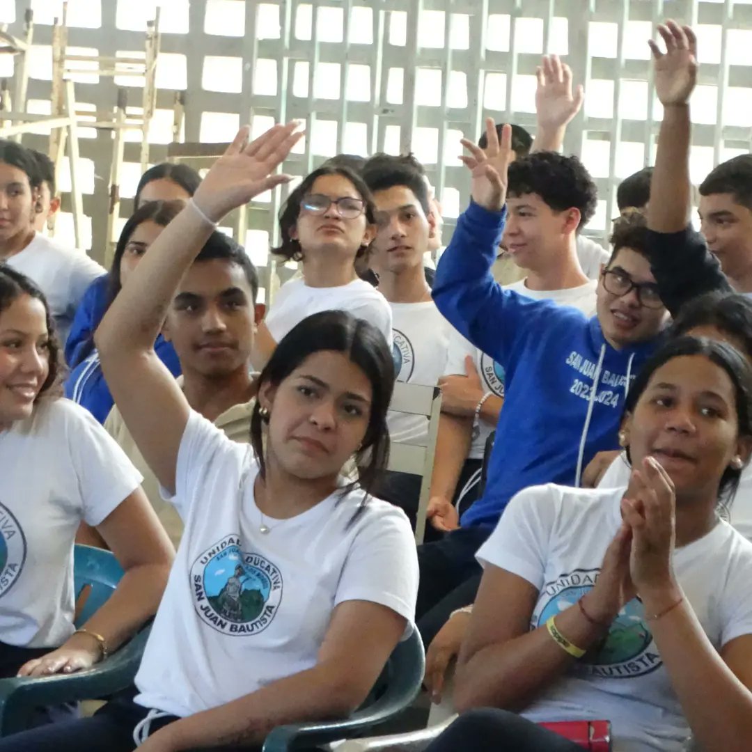 Siguiendo instrucciones de la Dra. @alejandrinareyesunesr , Rectora de la Unesr bajo la coordinación de la Dra. Dahil Bandez Directora del <a href="/unesrsj/">COMANDO DE CAMPAÑA UNESRSJ AN</a> ,se realizó hoy 04abril se realizó  la Feria Oportunidades de Estudios Reto a la "U"  desde el liceo Juan Antonio Padilla en SJM