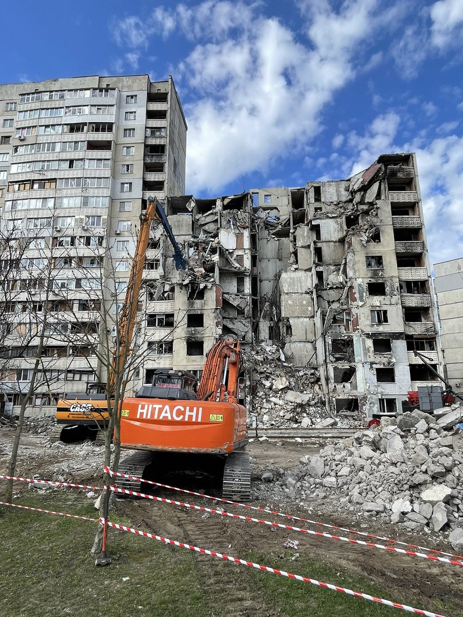 Visited #Kharkiv city today and saw the damage caused to various apartment buildings - Our @UNDPUkraine project funded by @EU_FPI and @EUDelegationUA is supporting safe debris removal of apartments badly damaged during the war. @pmwBxl @kmathernova