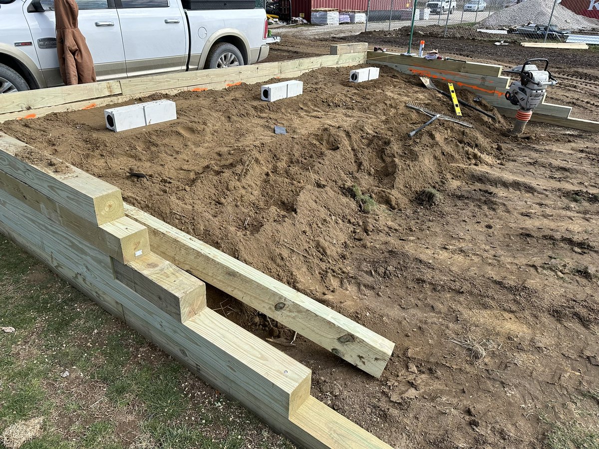 Thanks to @CoachStout49 & @PeruStBaseball for the opportunity to build your new home bullpen with @DuraEdge Blackstick, and thanks to @jared_hertzel & @SiteoneNE for the product delivery & @bulldogfe rubbers. Looking forward to working with you more in the future. @NemahaSports