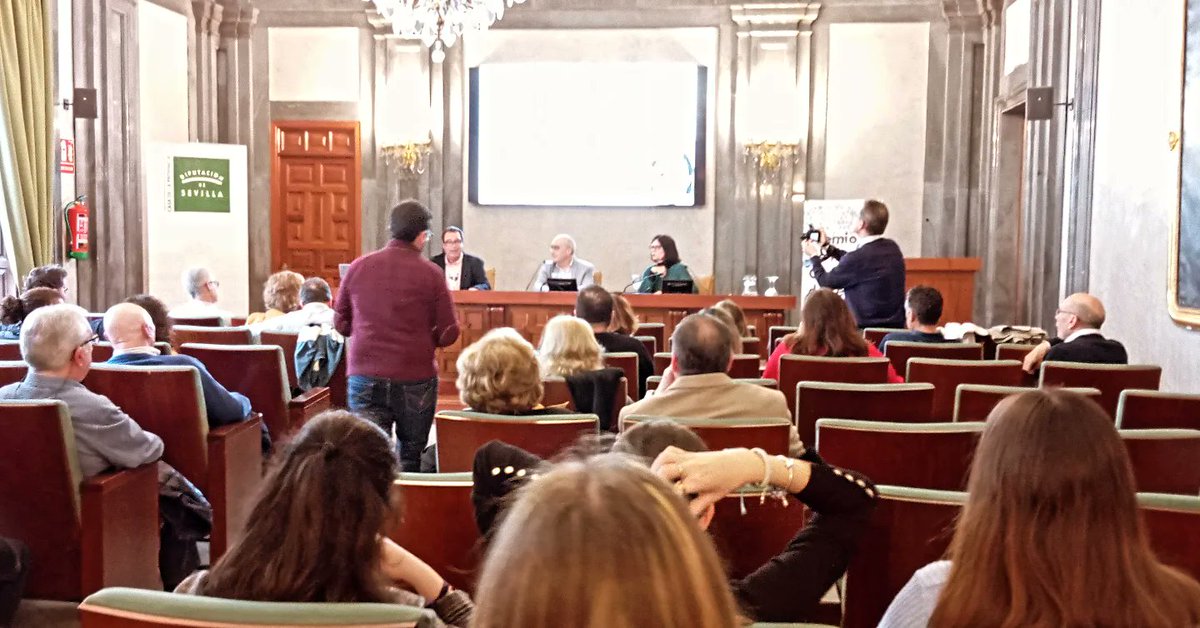 En estos momentos en la Casa de la Provincia de #Sevilla el <a href="/PremioLebrija/">II Premio de Novela de Lebrija</a> José Javier García-Carpintero y su flamante novela #Porenganosperecemos <a href="/Extravertida_Ed/">Extravertida Editorial</a> #novelanegra