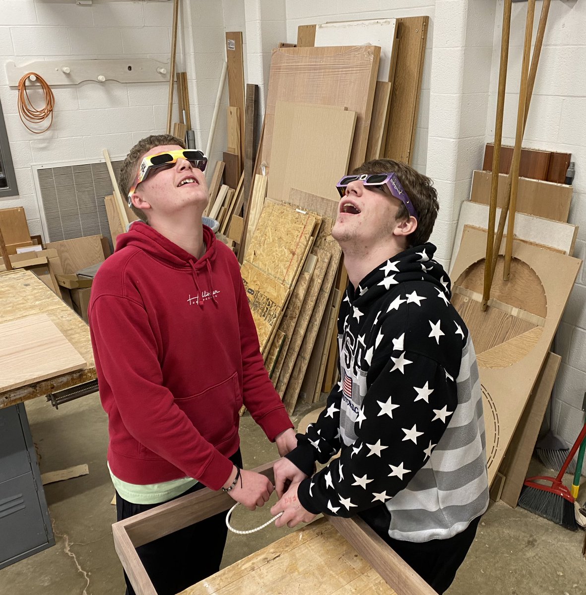 MinsterTech's tweet image. When you’re in the path of totality, you have to get ready for the eclipse early.