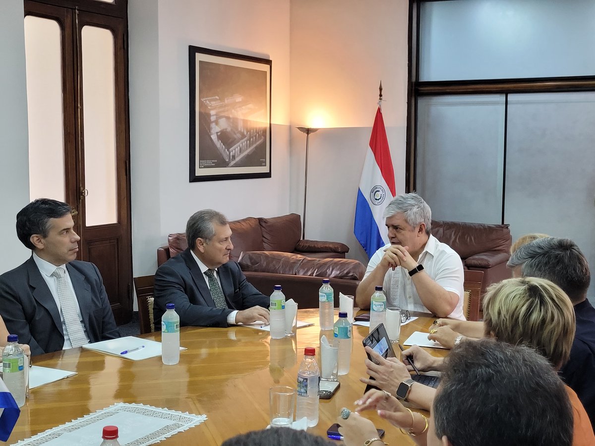 PoderJudicialPY's tweet photo. 🔴El Ministro de CSJ, Eugenio Jiménez Rolón, en carácter de Superintendente de la Circunscripción de Central, participó hoy de un encuentro interinstitucional con el Ministro del Interior, Enrique Riera; a fin de dialogar sobre la seguridad de sedes judiciales en el Departamento.⁣
⁣⁣
🔹La reunión contó también con la presencia de magistrados de la Circunscripción Judicial de Central y Comandante de la Policía Nacional, Crio. Gral. Carlos Benítez.

#JusticiaPY⁣
#AccesoALaJusticia⁣
#CompromisoConLaGente